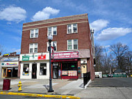 Roselles Fried Chicken Pizza outside