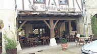 La Petite Auberge outside