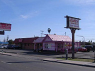 Lola's Ricos Tacos outside