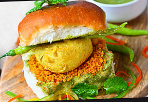 Bole To Vadapav