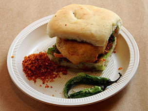 Bole To Vadapav