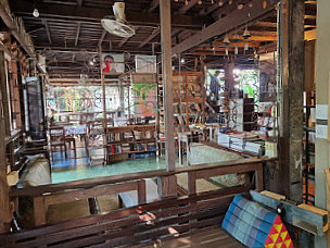 Baan Baan Nan Nan Library And Guest House