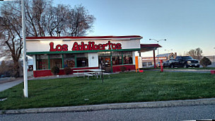 Los Adalbertos