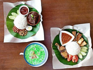 Nasi Lemak Rendang Oma