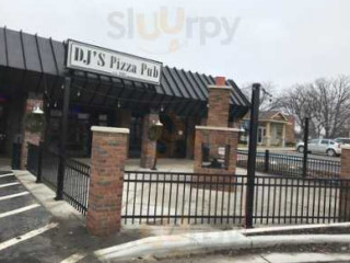 D J's Pizza