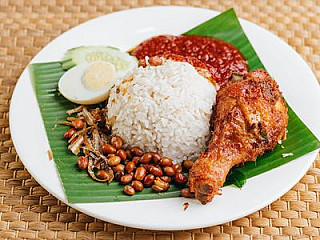 Nasi Lemak Ayam Berempah Kak Zai