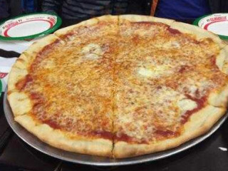 Famous Famiglia Pizzeria