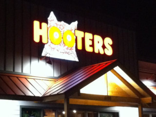 Hooters Rohnert Park