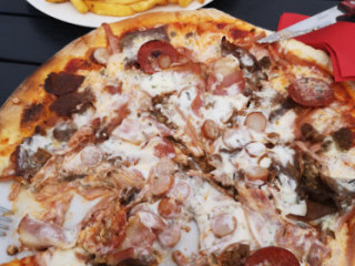 Dinos Pizzaria