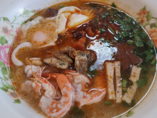 ก๋วยจั๊บถอดเกิบ