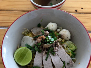 ก๋วยเตี๋ยวชาวเล สูตรเด็ดชลบุรี