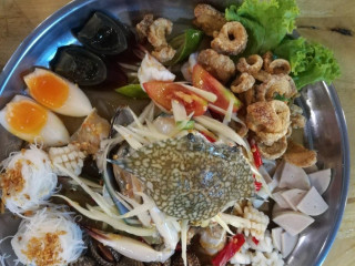 ร้านแซ่บสัส ตลาดนัดเรือบิน