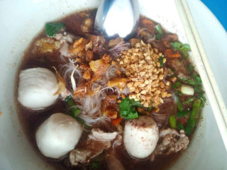 ก๋วยเตี๋ยวเจ๊สำราญเขียงหมูเขาดิน