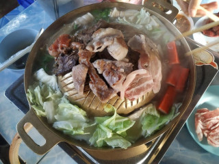 ใหญ่ หมูกระทะ