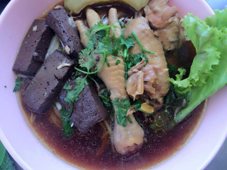 ก๋วยเตี๋ยวไก่ตุ๋นมะระยาจีน เตี๋ยวสั่น ตั่นเสียว