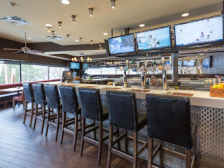 Earls Kitchen + Bar - Kelowna