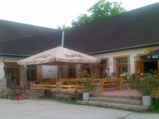 Hegylakó Pizza Pub