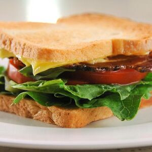 Bacon, Salat Og Tomatsandwich