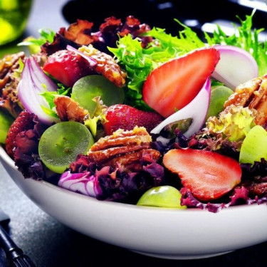 Jordbær Pecan Salat